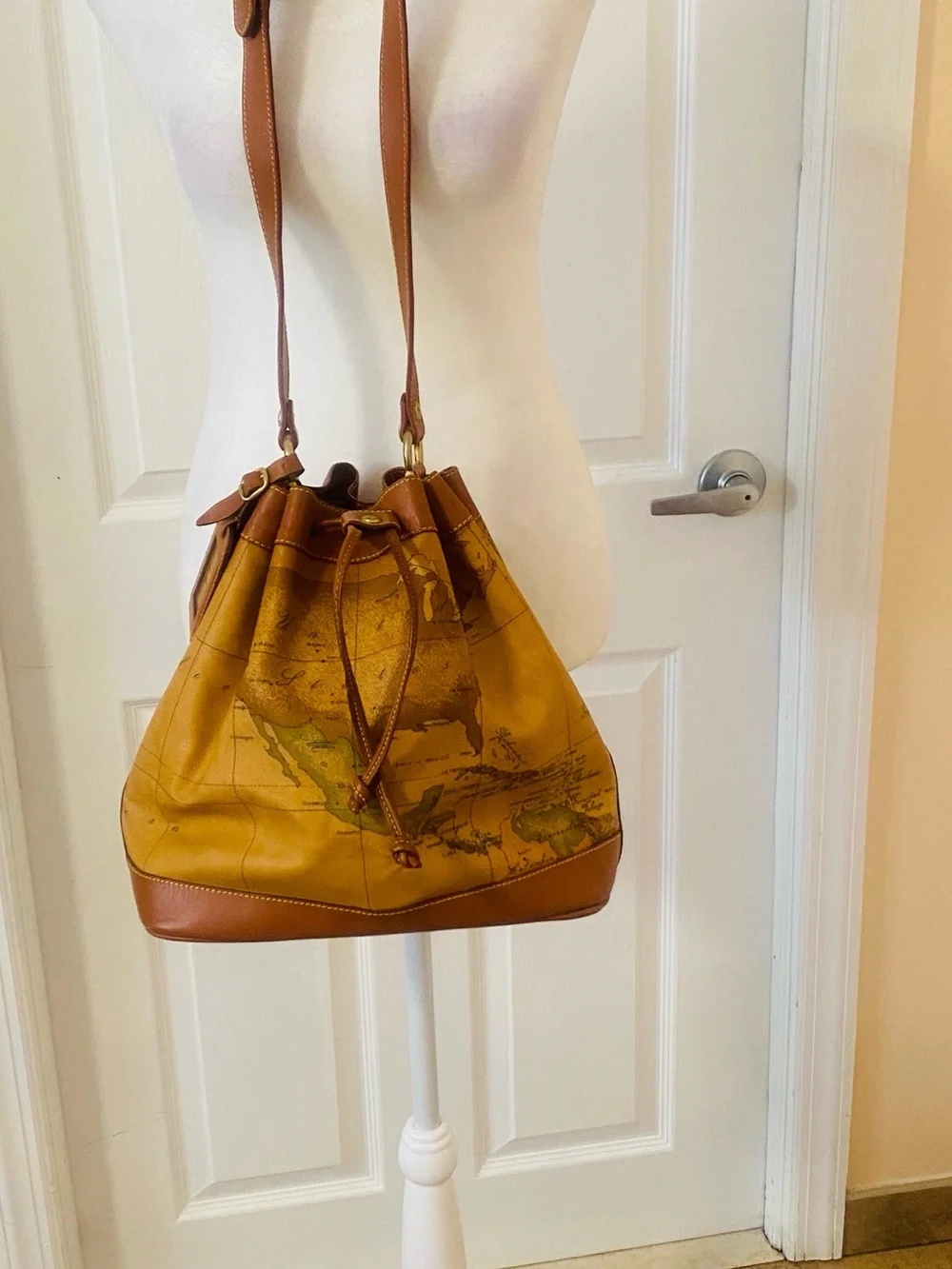 Alviero Martini Drawstring  bucket crossbody bag